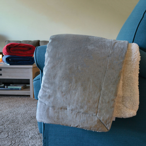 Luxury Sherpa Throw – Plush Holiday Blanket for Winter Gifts.