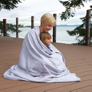 Oversized Holiday Sweatshirt Cotton Blanket – Cozy Gifting.