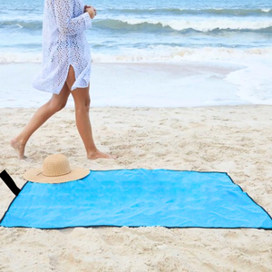 Holiday Travel Beach Blanket – Sand-Repellent & Gift Ready.